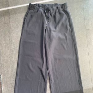 Lululemon women’s wide leg pants size 6